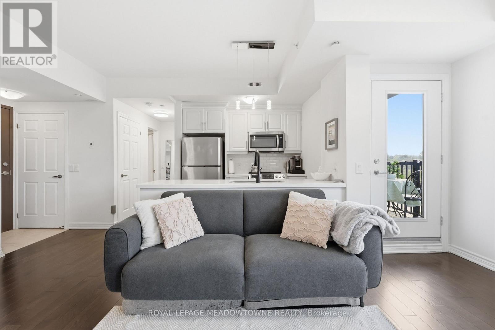 Apartment at 203 - 215 BROADWAY STREET, Mississauga