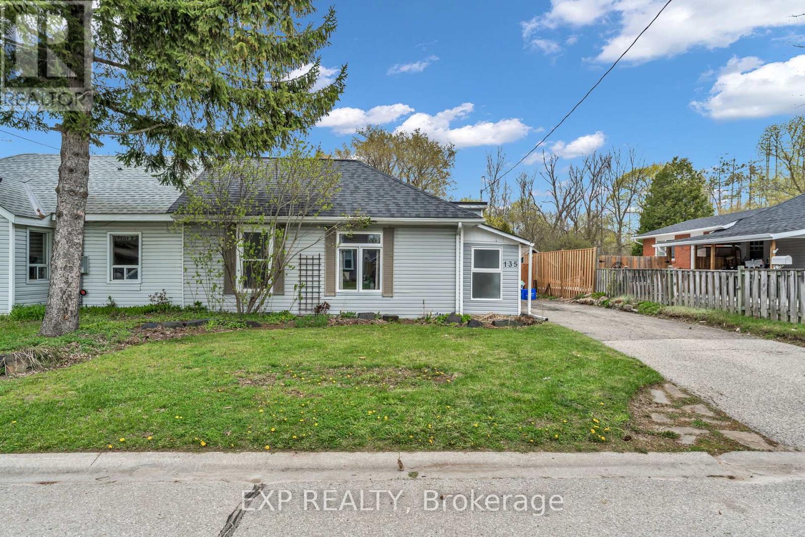Semi-Detached/Link at 135 POPLAR AVENUE, Halton Hills (AC Acton)