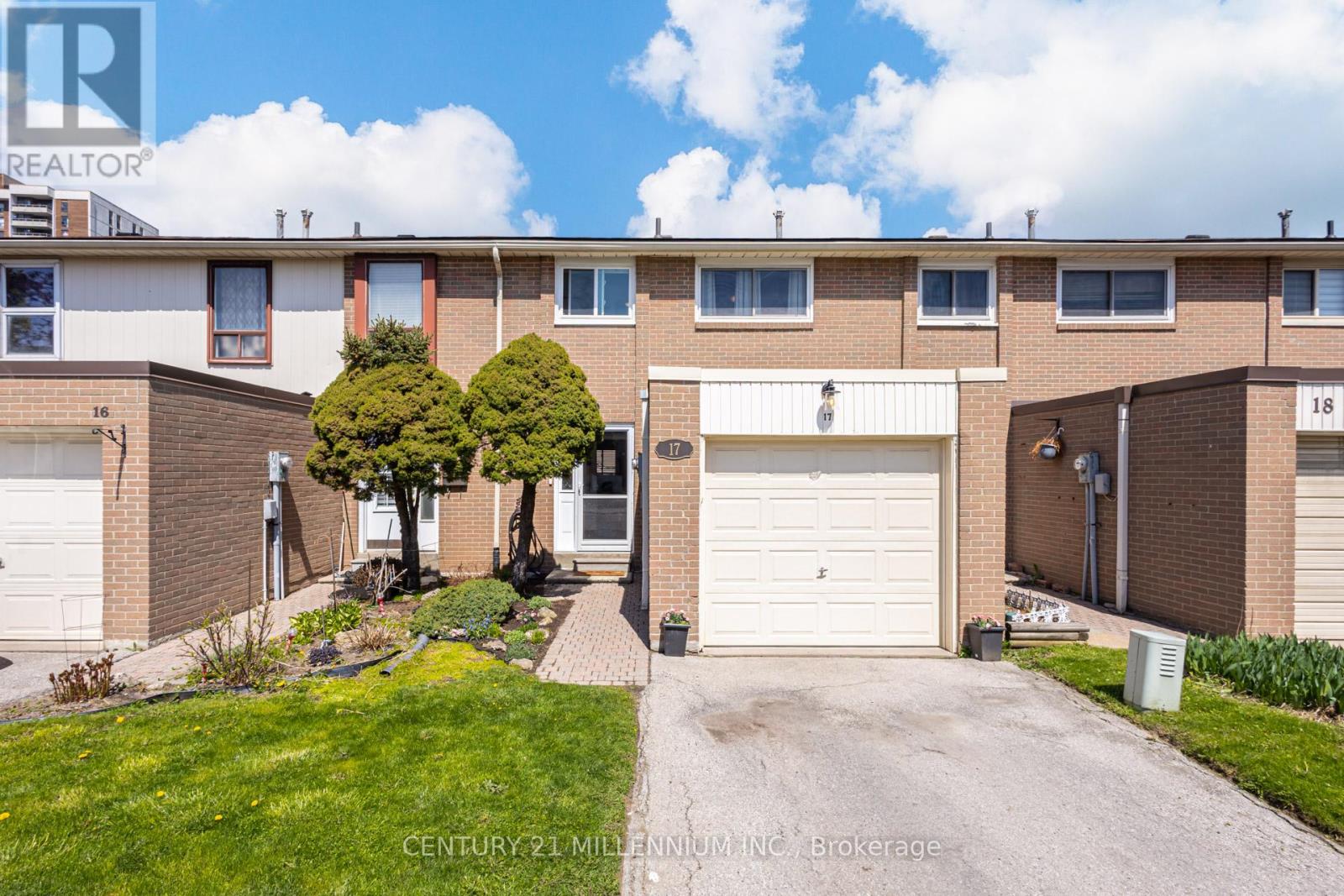 Townhouse at 17 - 17 CRAIGLEIGH CRESCENT, Brampton (Avondale)