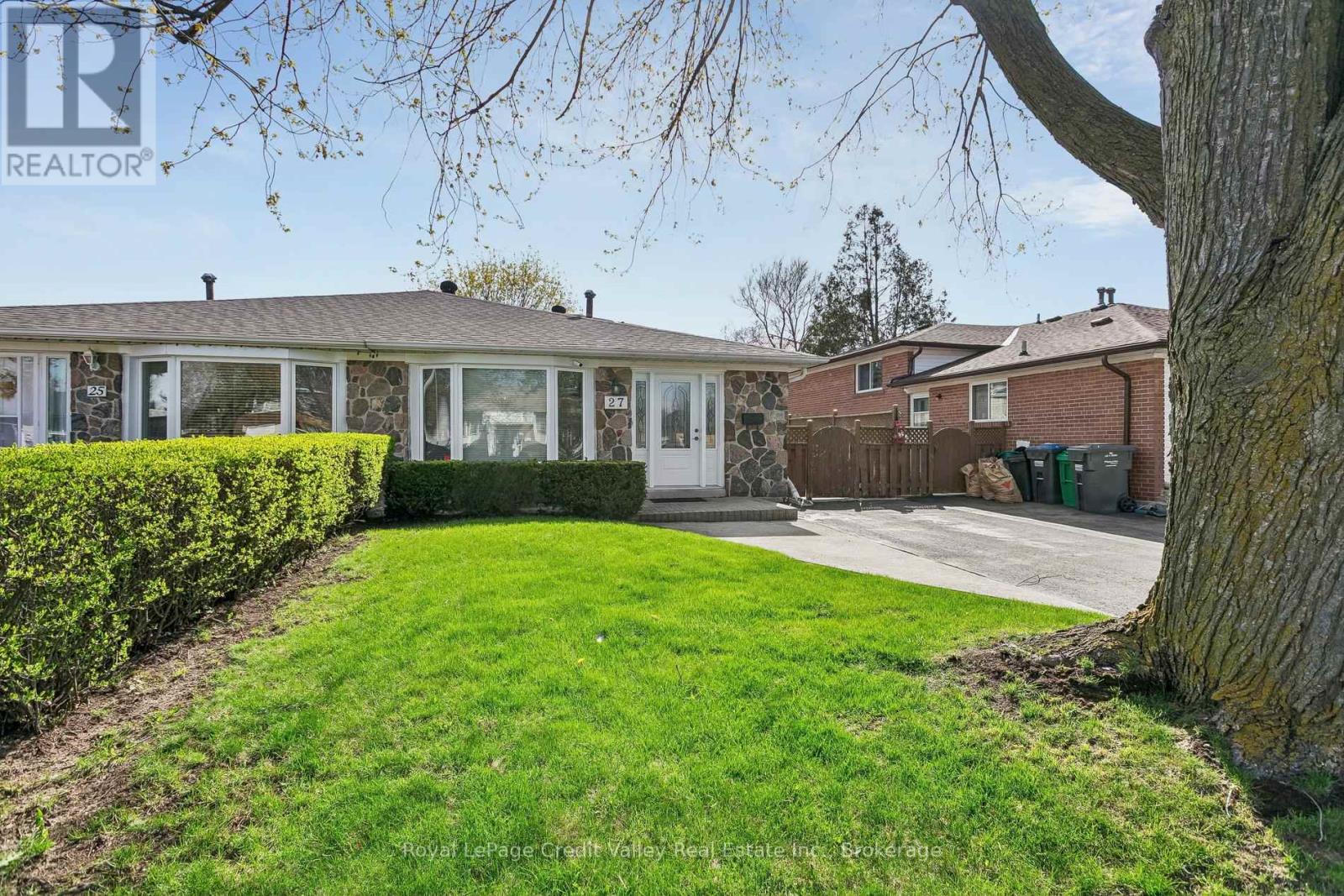 Semi-Detached/Link at 27 GRANGE DRIVE, Brampton (Northwood Park)