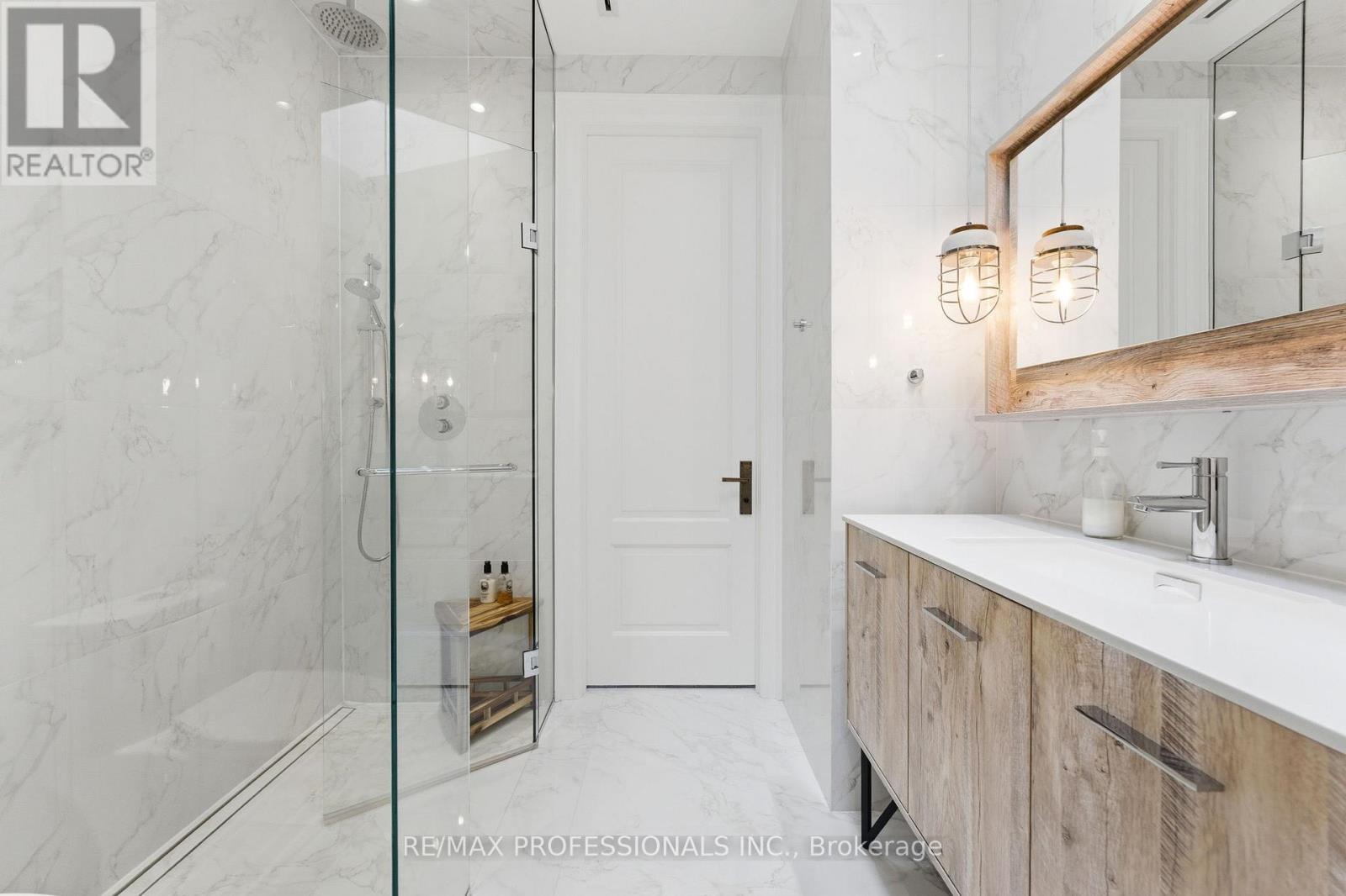 Detached at 23 RIVERSIDE CRESCENT, Toronto