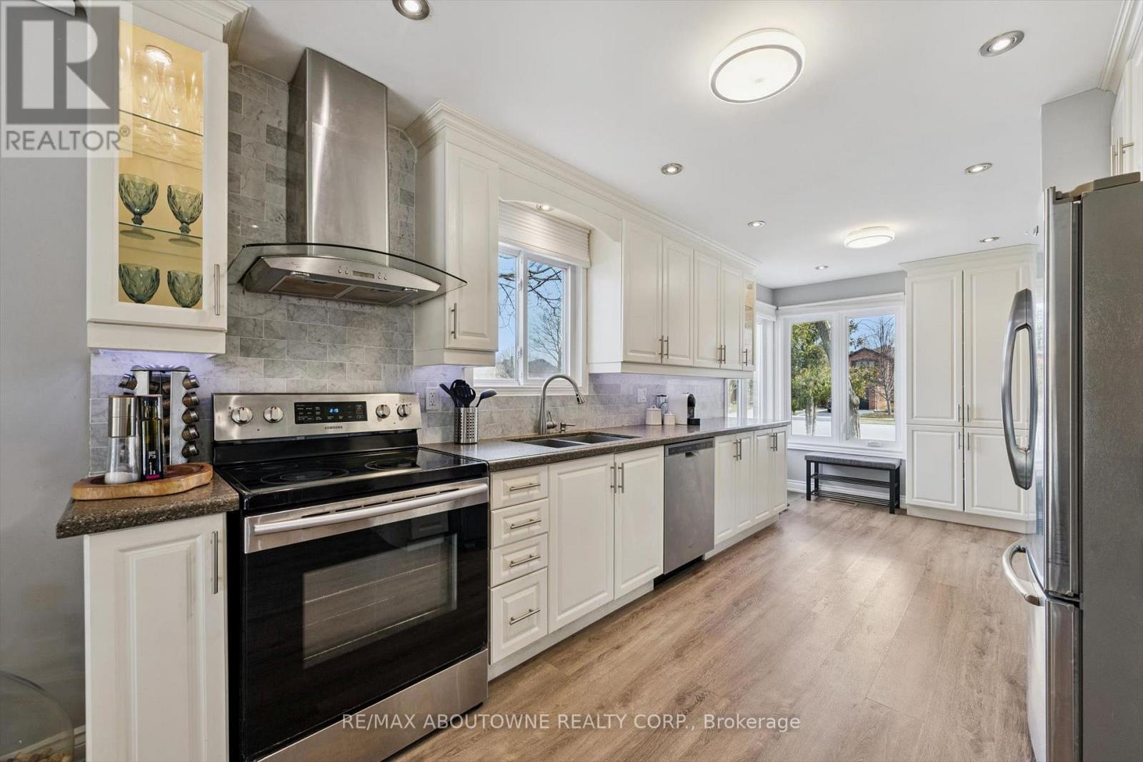 Detached at 395 MAIDSTONE CRESCENT, Oakville