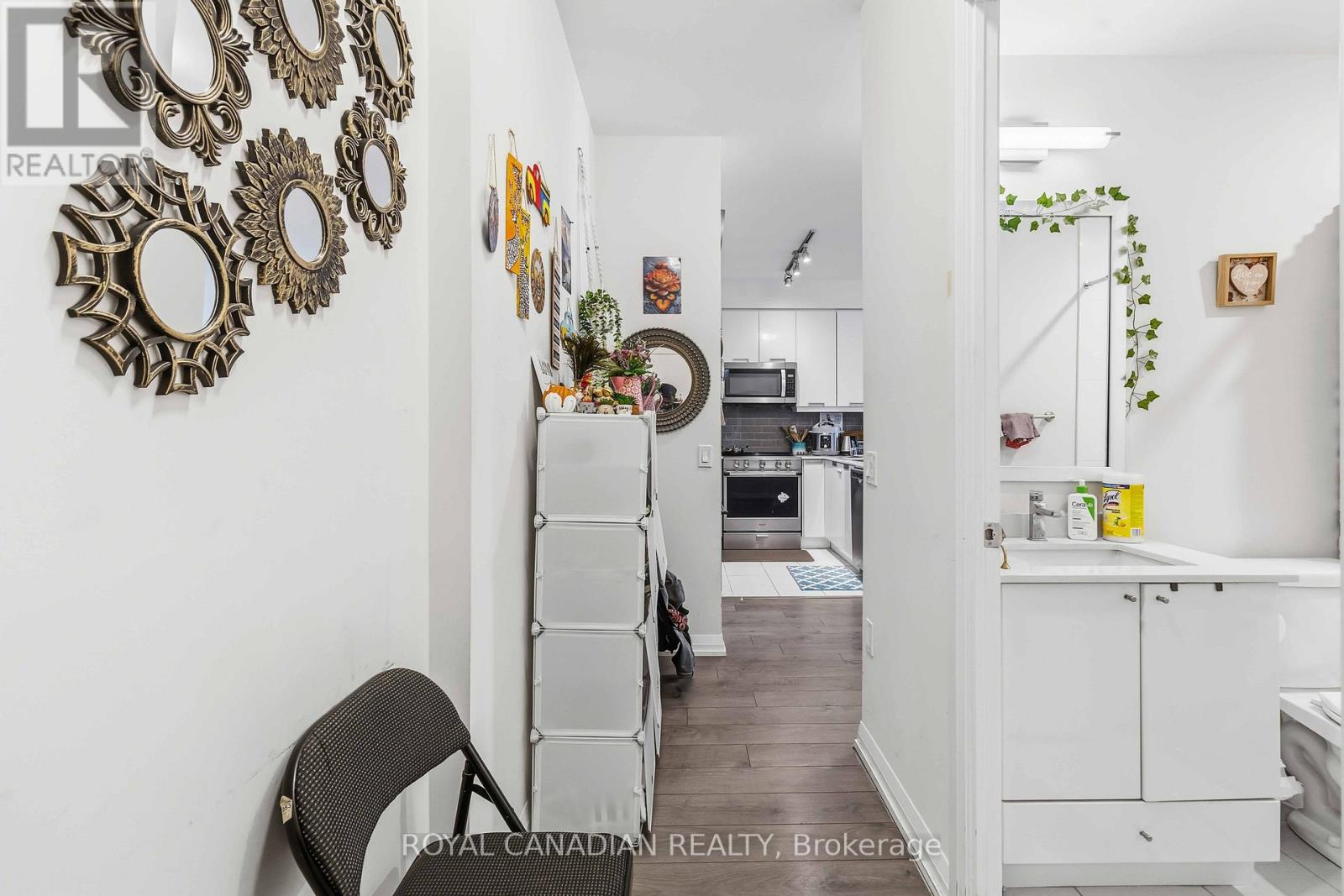 Apartment at 1501 - 65 WATERGARDEN DRIVE, Mississauga