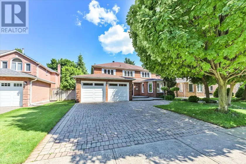 Detached at 2216 DUNVEGAN AVENUE, Oakville