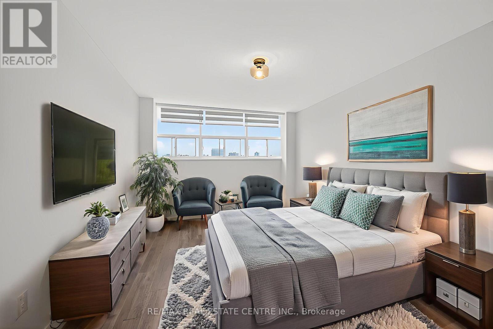 Apartment at 702 - 212 KERR STREET, Oakville