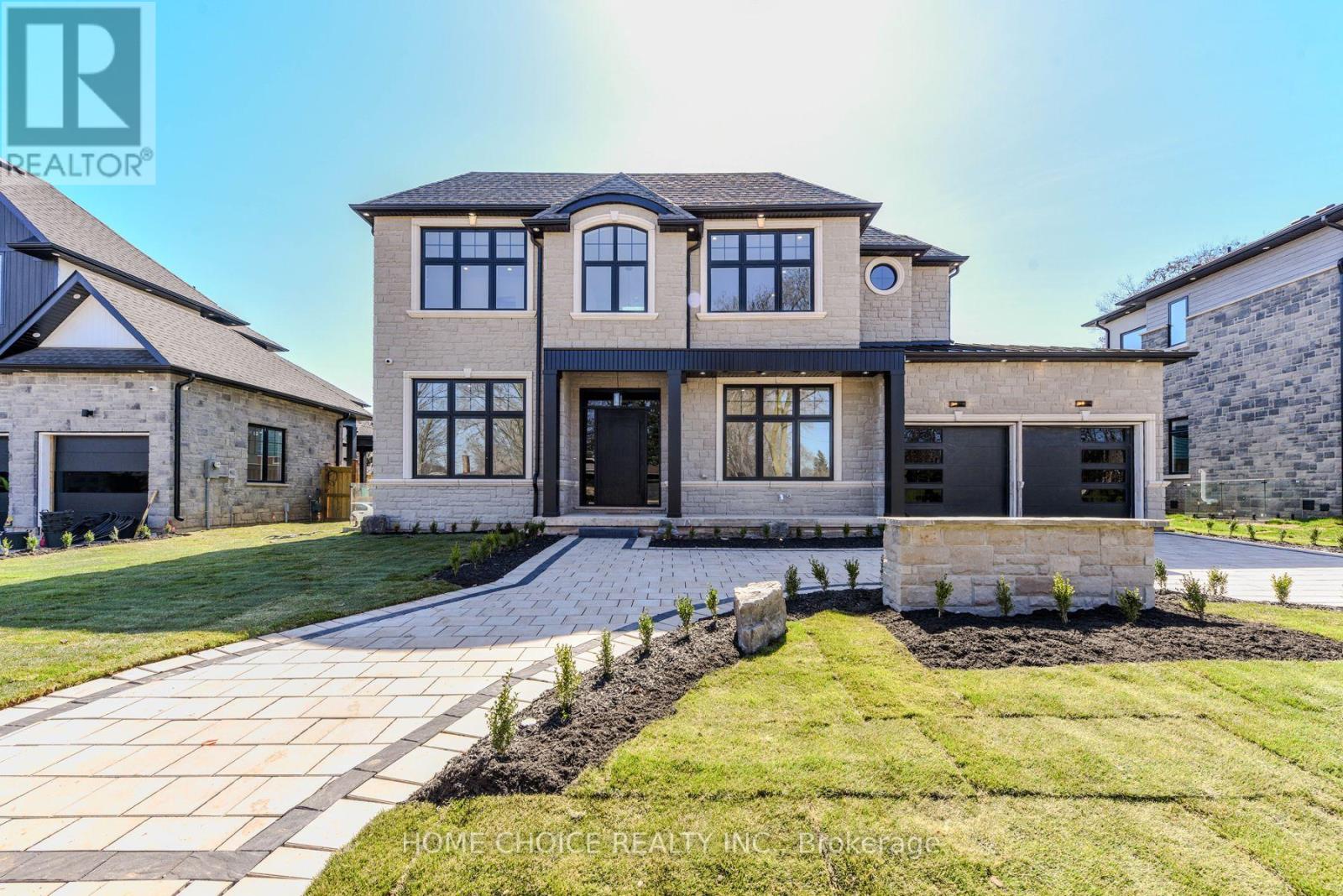 Detached at 302 TUCK DRIVE, Burlington (Shoreacres)