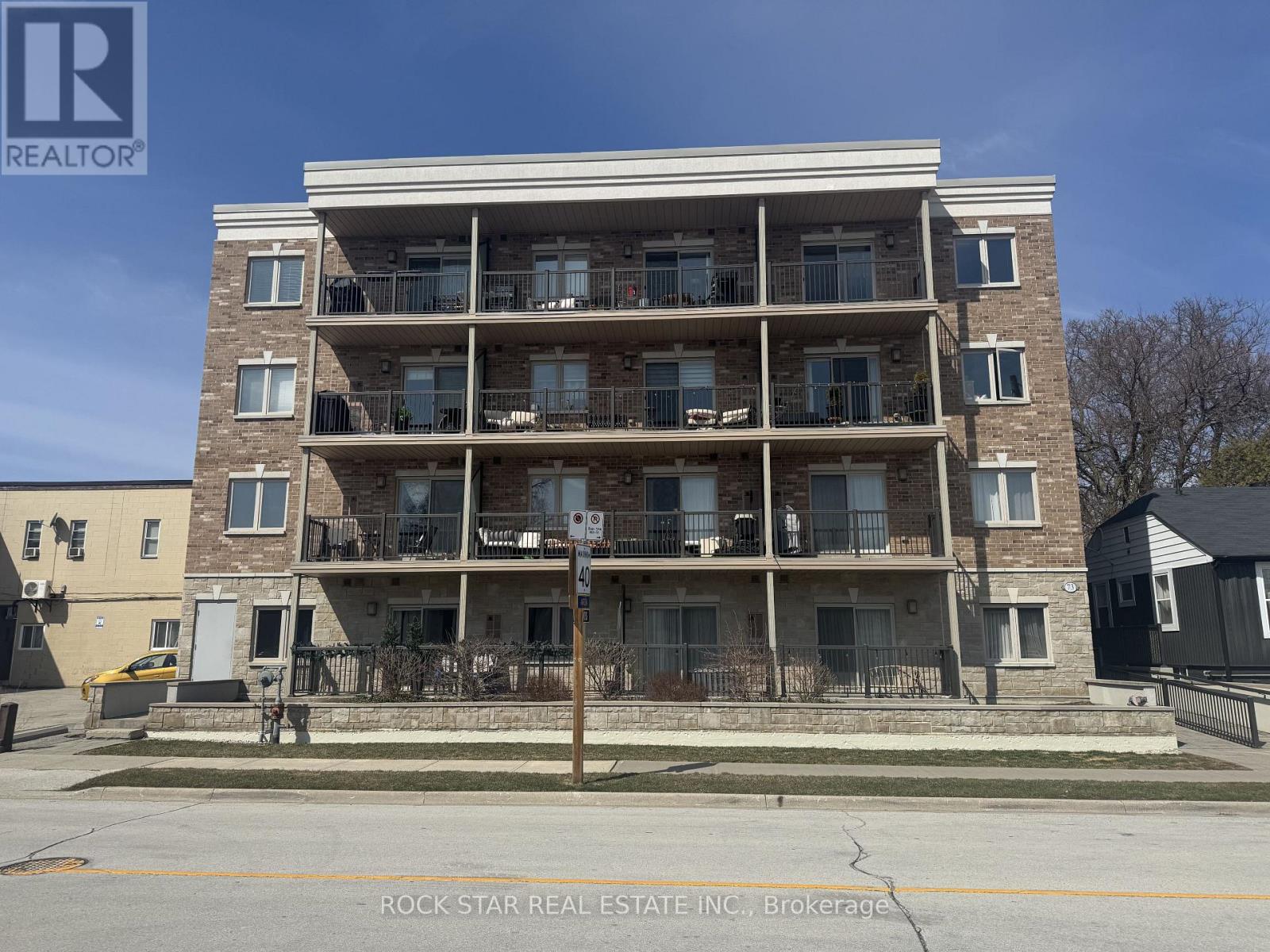 Apartment at 305 - 73 WASHINGTON AVENUE, Oakville (CO Central)