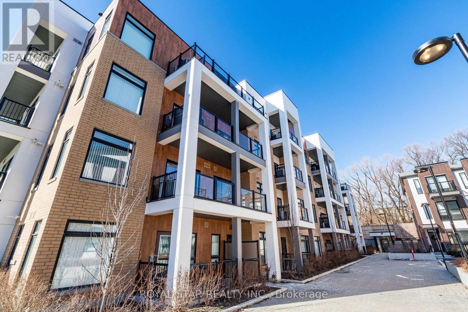 Apartment at 401 - 120 CANON JACKSON DRIVE, Toronto (Beechborough-Greenbrook)