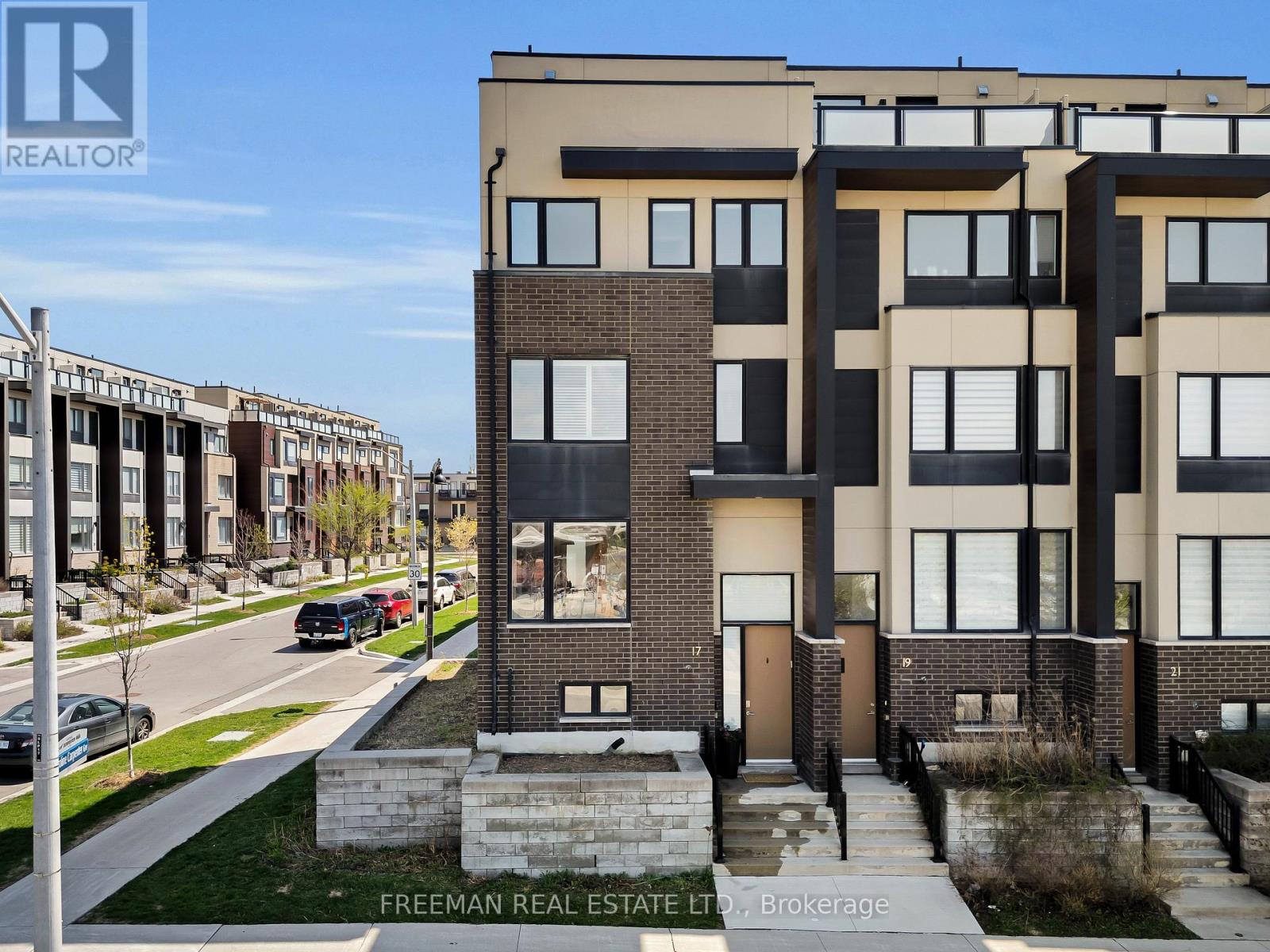 Townhouse at 17 LOCUST LODGE GARDENS, Toronto (Downsview-Roding-CFB)