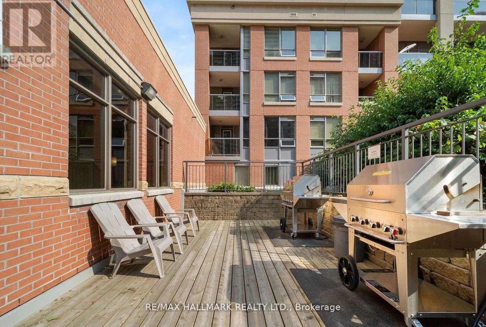 Apartment at 318 - 320 CITY CENTRE DRIVE, Mississauga