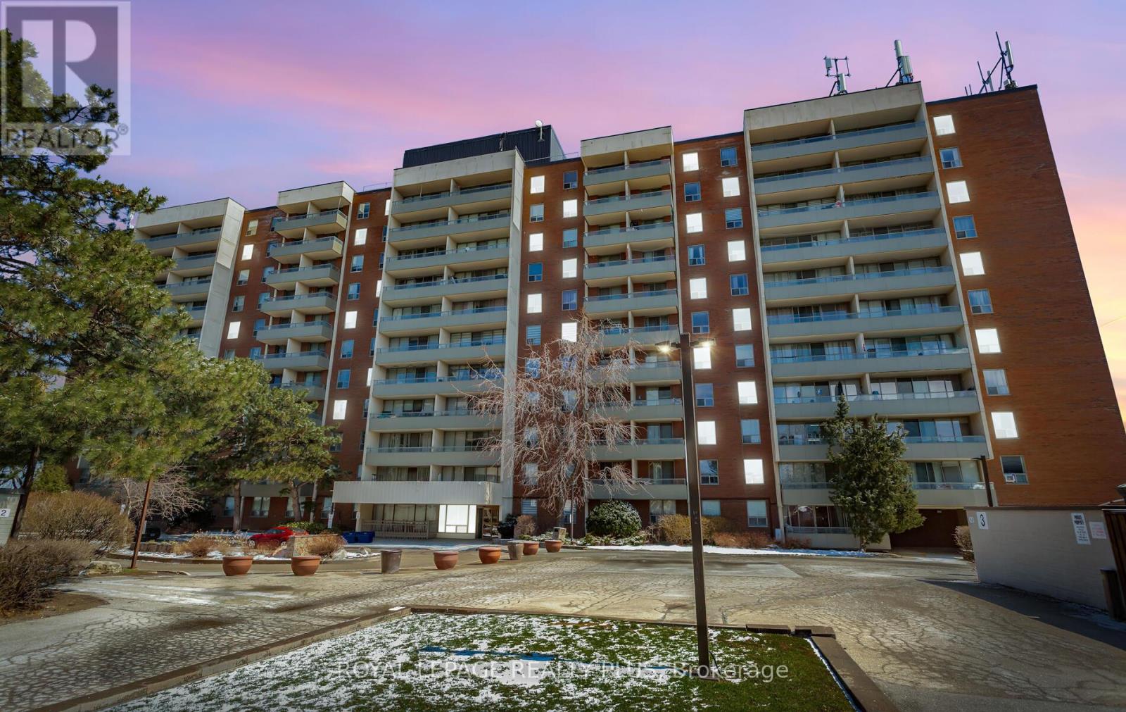 Apartment at 1004 - 1 FOUR WINDS DRIVE, Toronto (York University Heights)