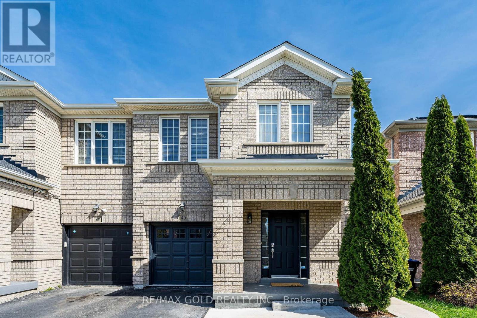 Semi-Detached/Link at 40 HOLLINGSWORTH CIRCLE, Brampton (Fletcher's Meadow)