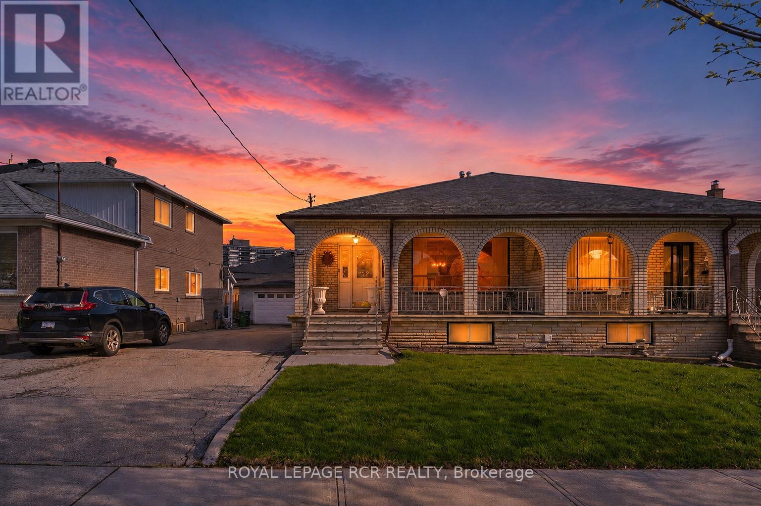 Semi-Detached/Link at 39 DOVEHOUSE AVENUE, Toronto (York University Heights)