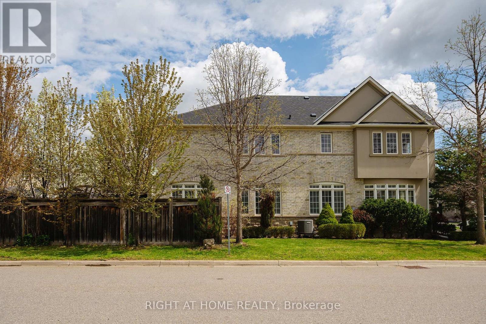 Detached at 3353 SKIPTON LANE, Oakville
