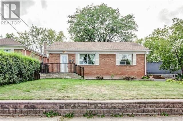 Multiplex at UPPER - 1354 AUGUSTINE DRIVE, Burlington (Mountainside)