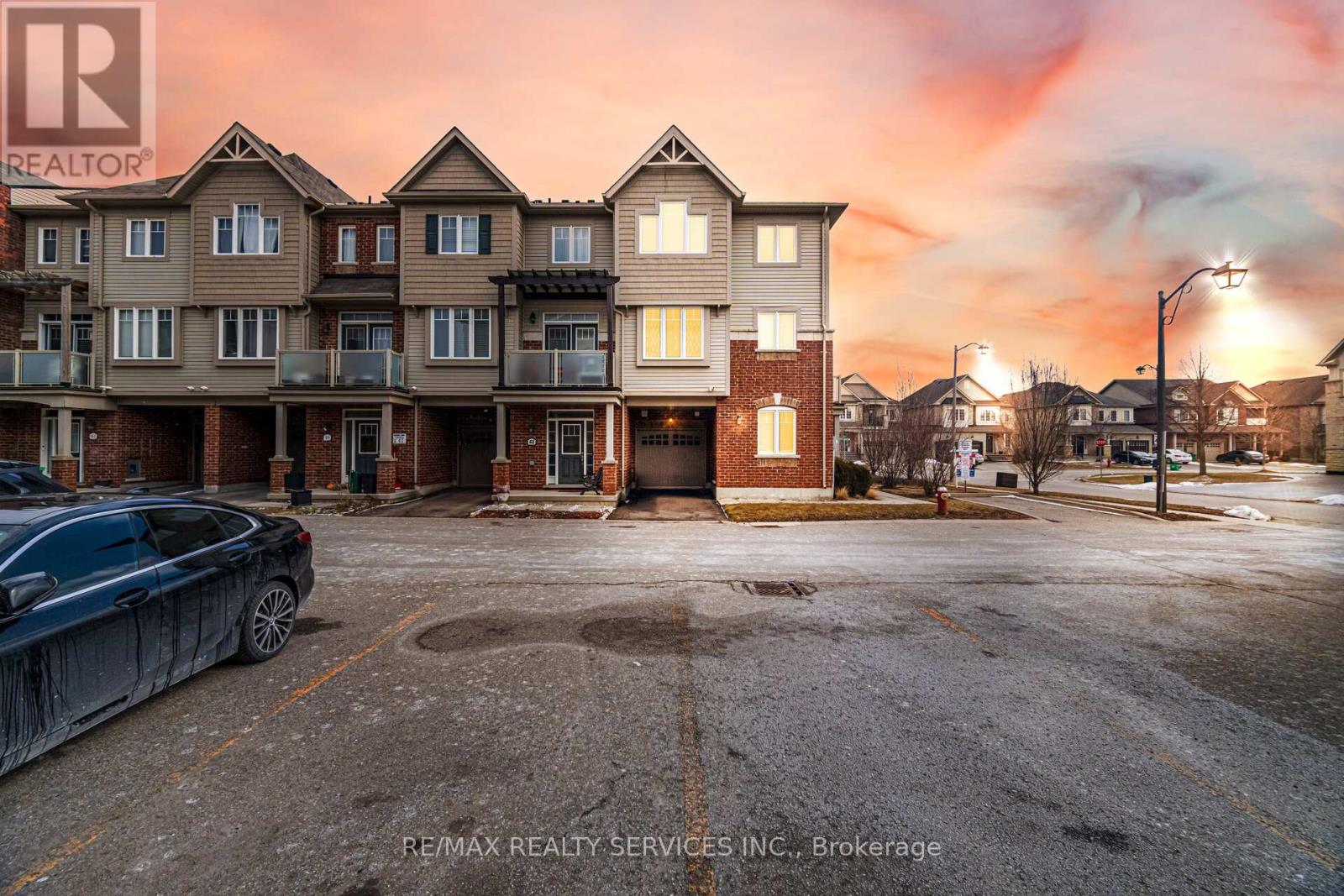 Townhouse at 3 ALNWICK AVENUE, Caledon