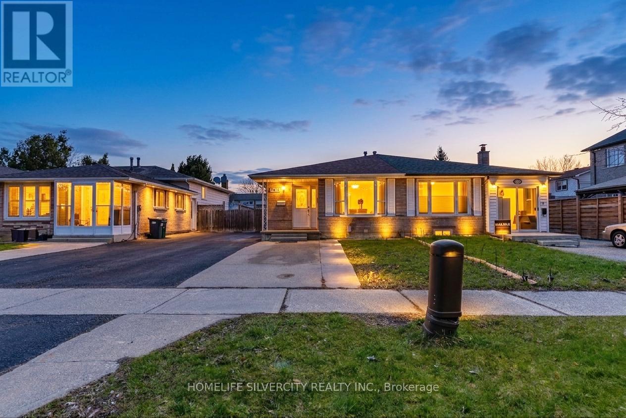 Semi-Detached/Link at 7816 PRIORY CRESCENT, Mississauga (Malton)