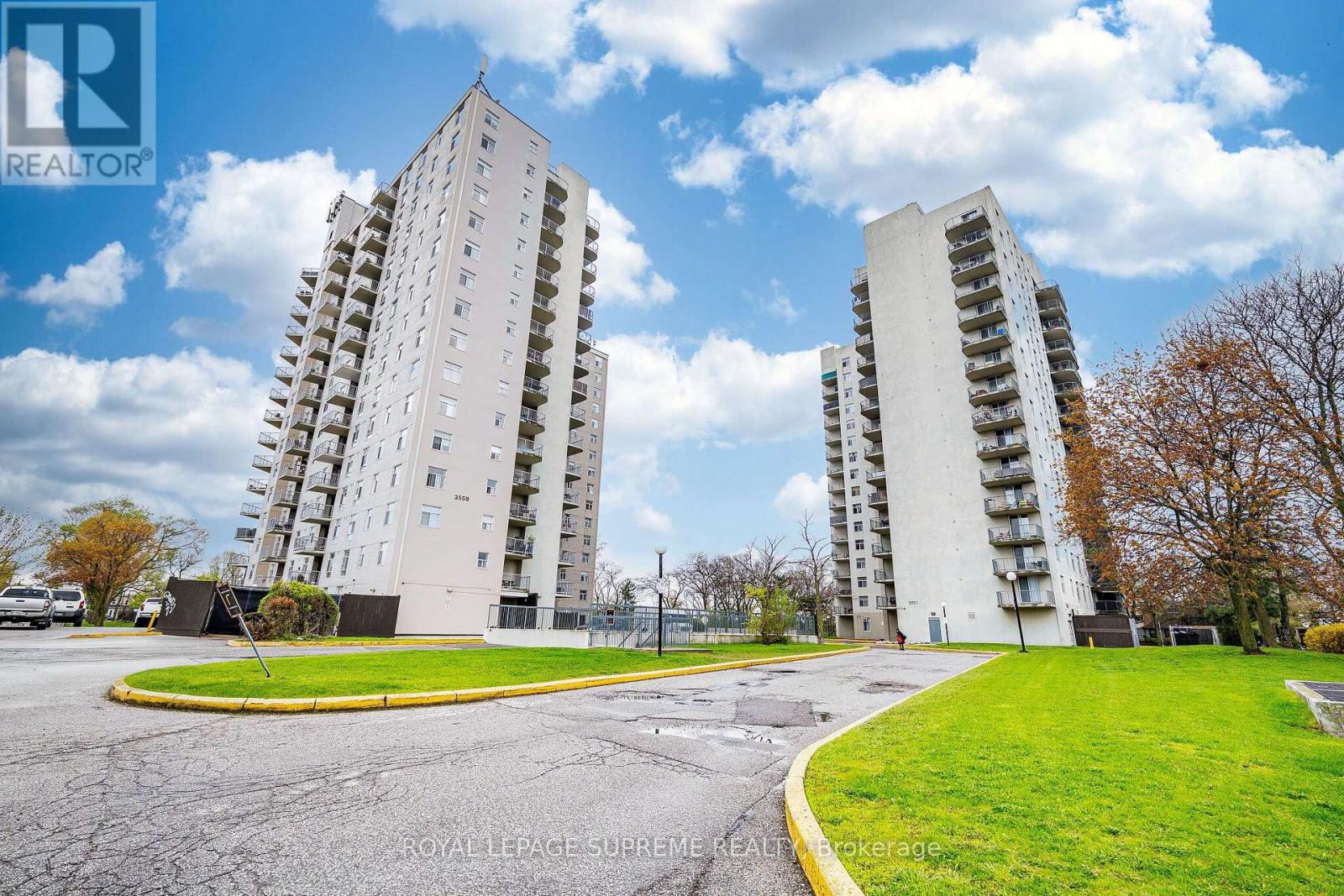 Apartment at 409 - 3559 EGLINTON AVENUE W, Toronto (Mount Dennis)