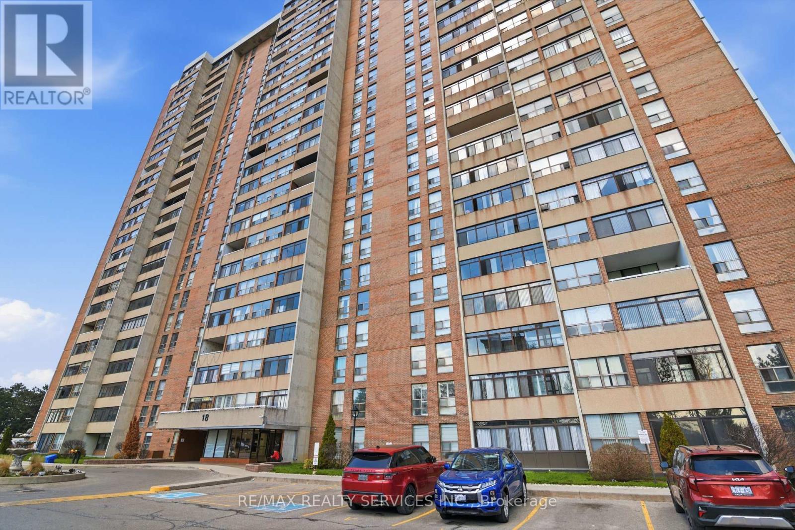 Apartment at 304 - 18 KNIGHTSBRIDGE ROAD, Brampton (Queen Street Corridor)
