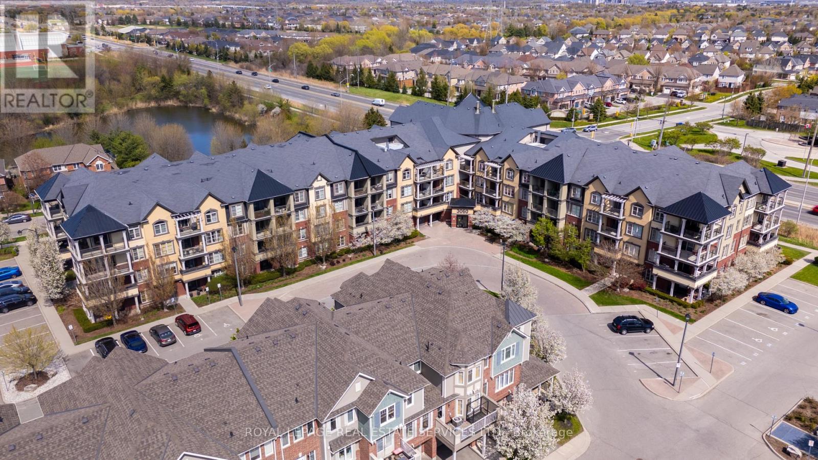 Apartment at 221 - 3060 ROTARY WAY, Burlington (Alton)