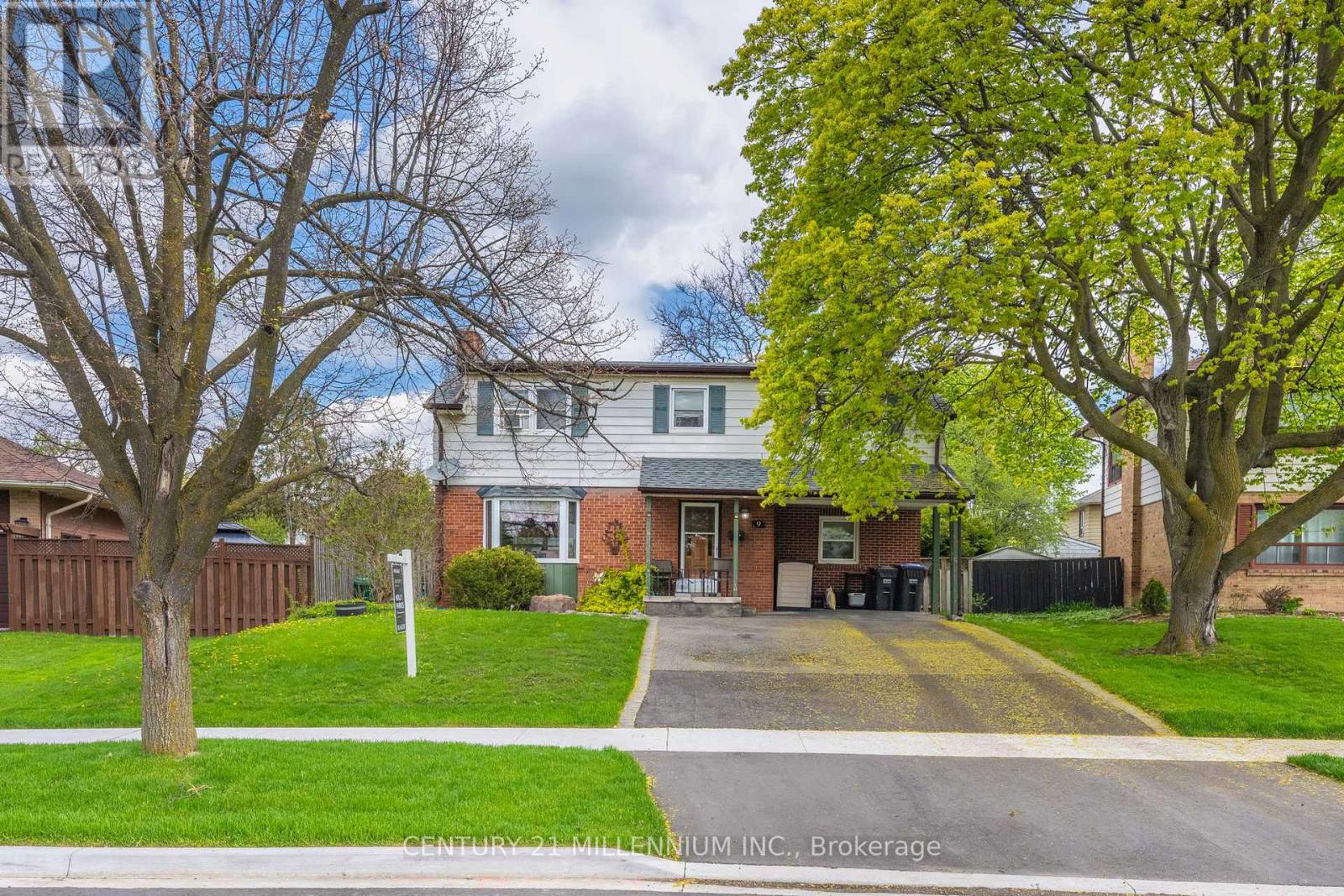 Detached at 9 CRESTVIEW AVENUE, Brampton (Brampton East)