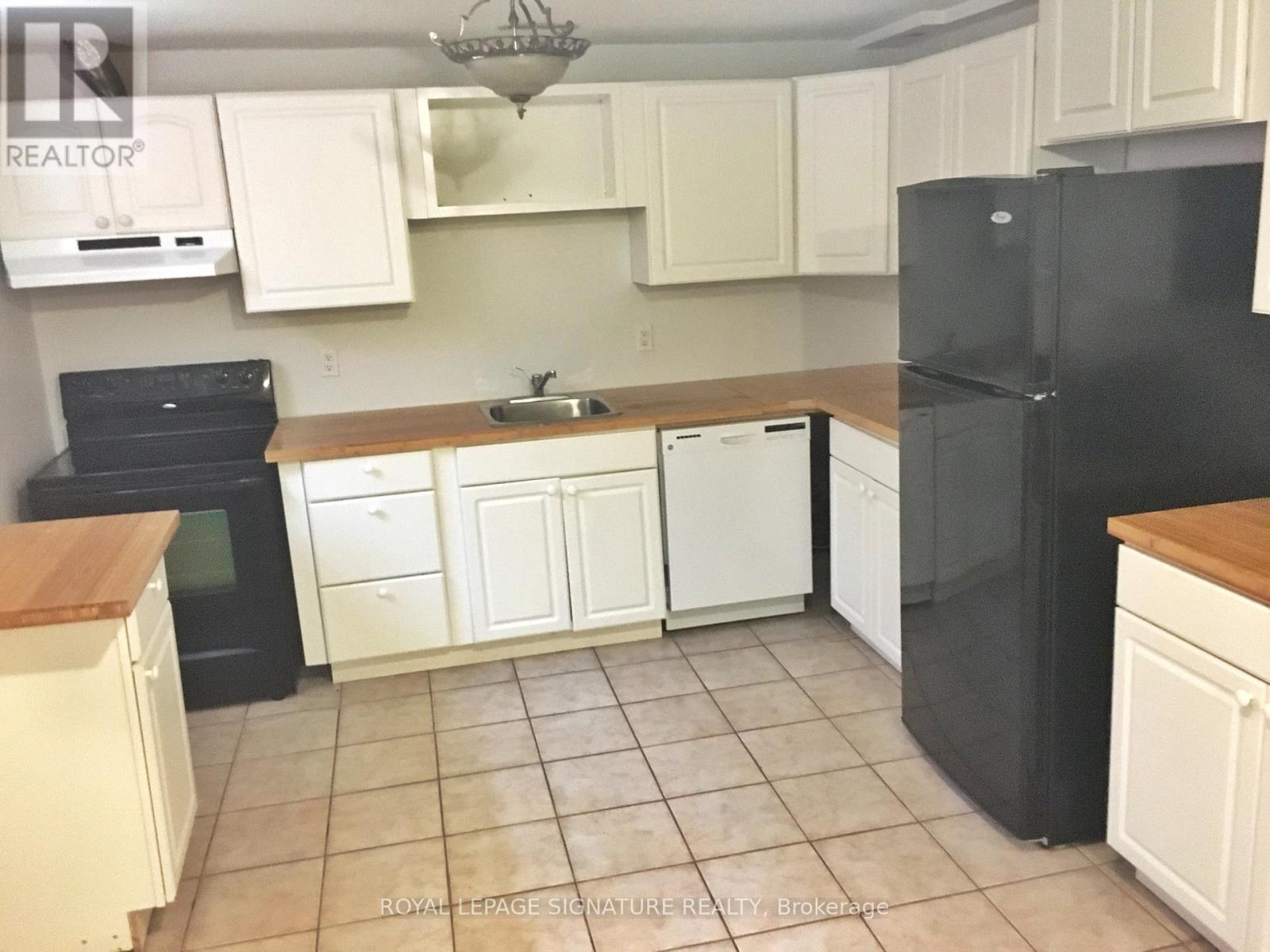 Detached at BSMT - 885 RUNNINGBROOK DRIVE, Mississauga (Applewood)