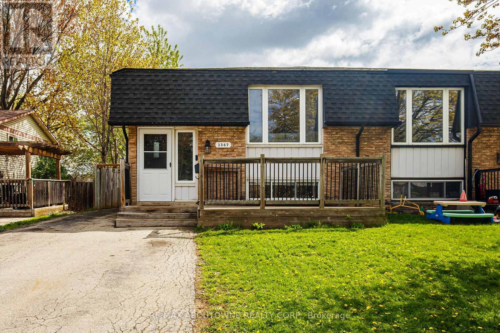 Semi-Detached/Link at 2367 MIDDLESMOOR CRESCENT, Burlington (Brant Hills)