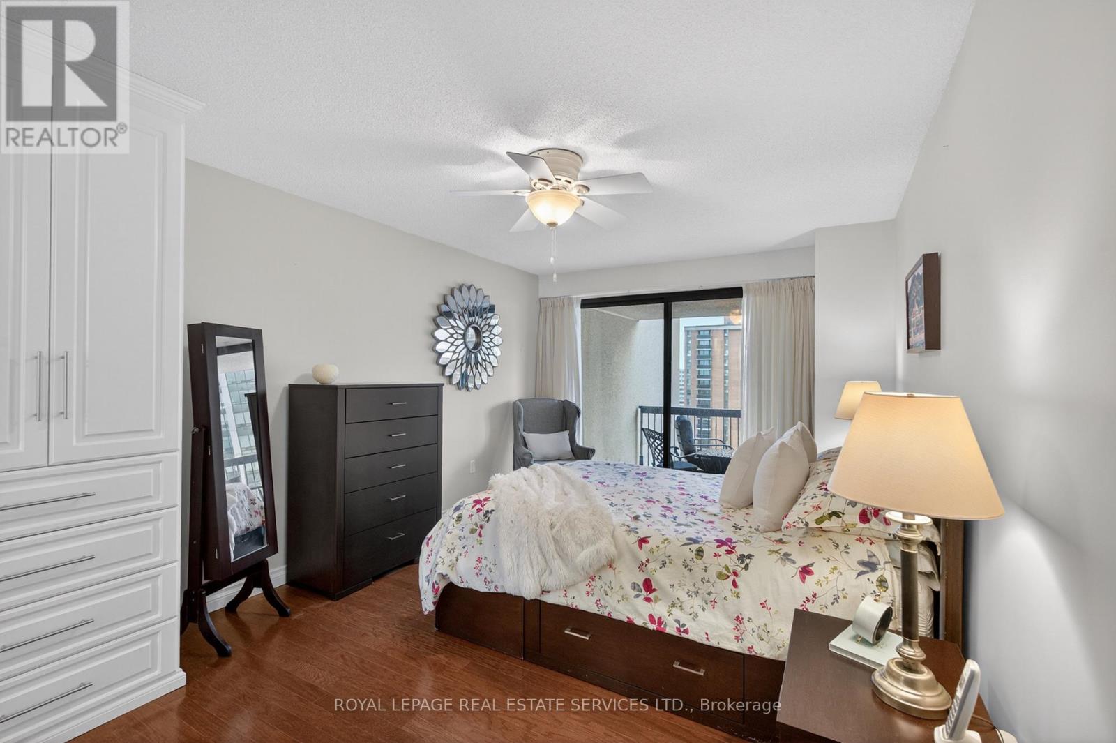 Apartment at 1506 - 2170 MARINE DRIVE, Oakville