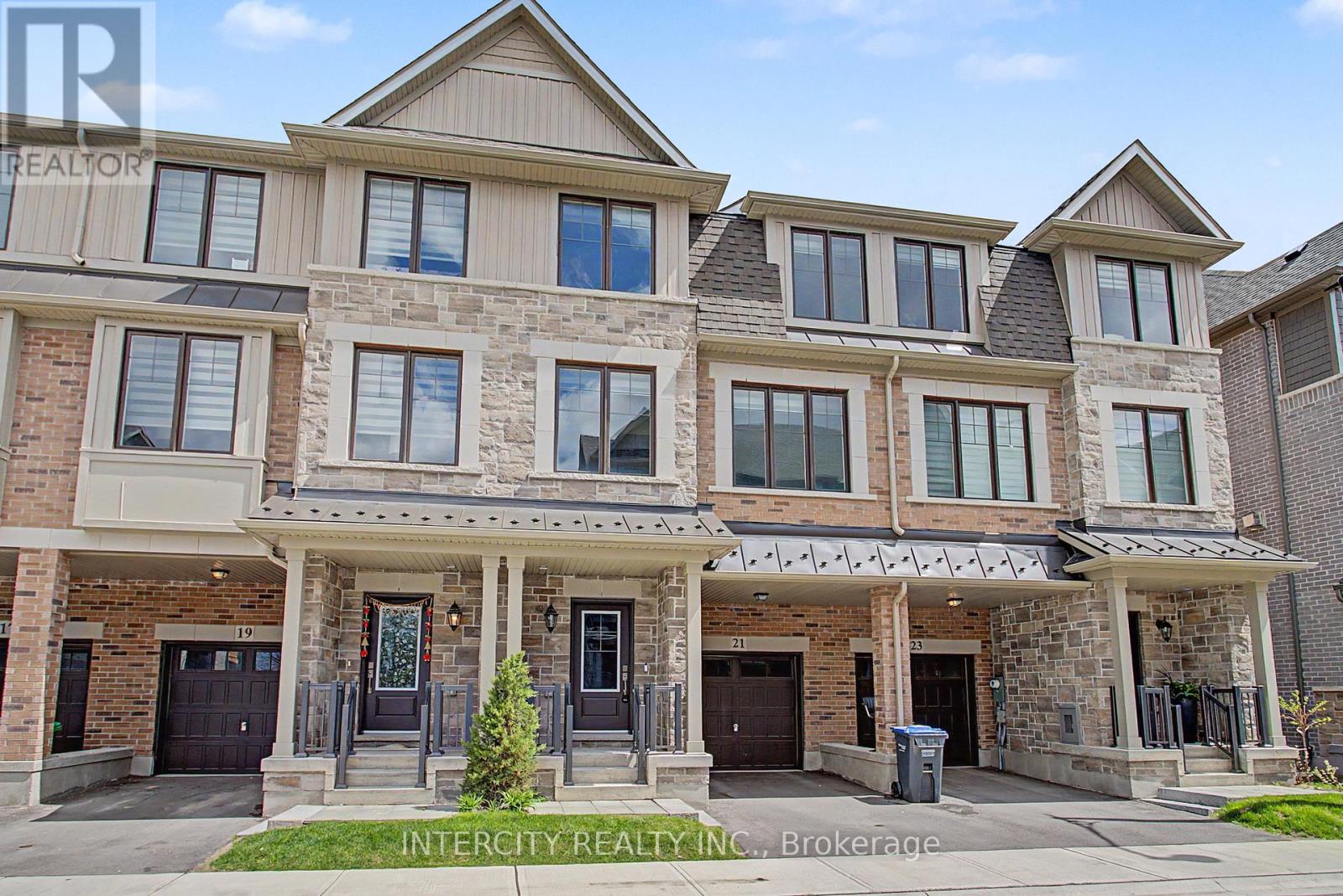 Townhouse at 21 FOLCROFT STREET, Brampton (Credit Valley)