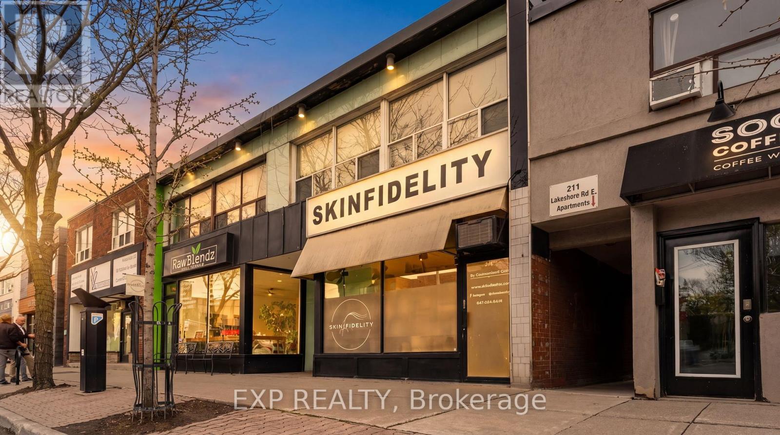 Multiplex at 213 LAKESHORE ROAD E, Mississauga (Port Credit)