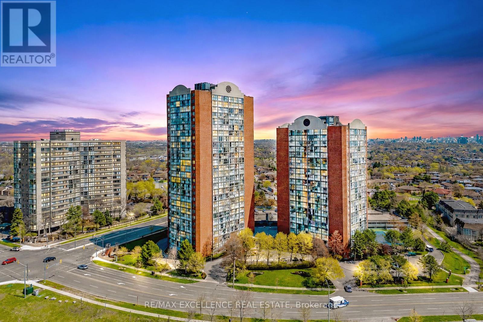 Apartment at 202 - 4205 SHIPP DRIVE, Mississauga (City Centre)