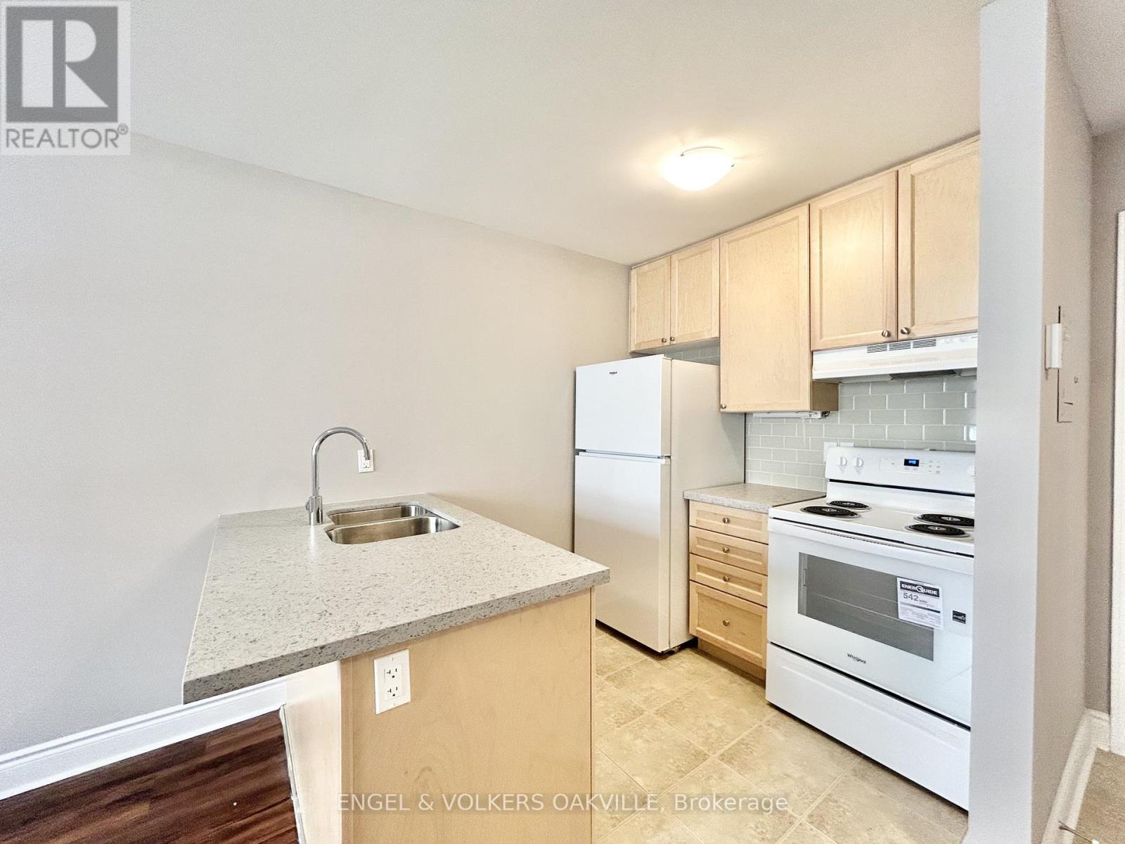 Multiplex at 106 - 9 THIRTY THIRD STREET, Toronto (Long Branch)