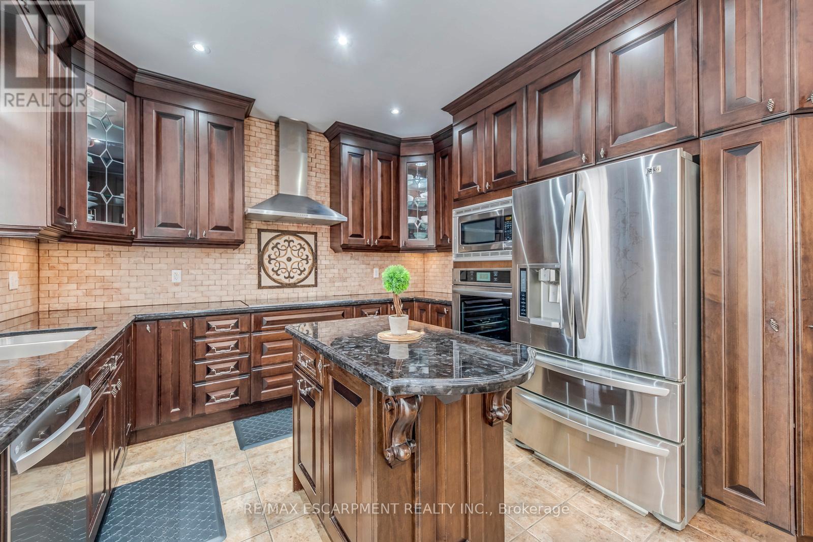 Detached at 4208 FULLER CRESCENT, Burlington