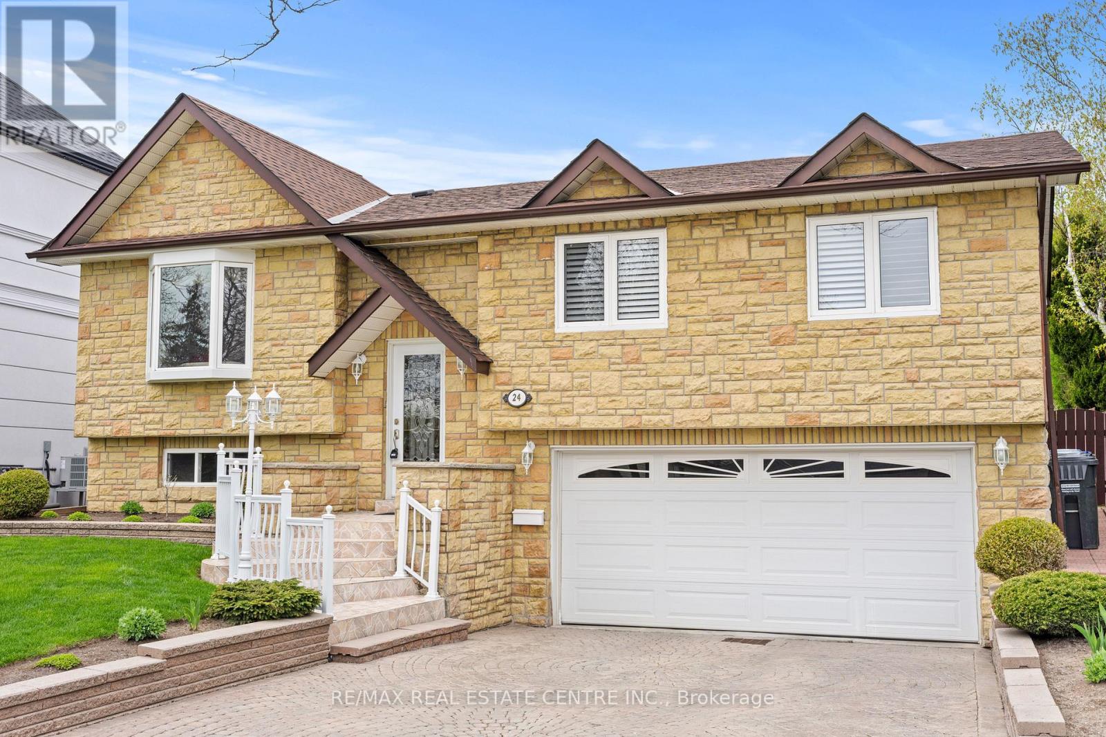 Detached at 24 LINKDALE ROAD, Brampton (Brampton North)