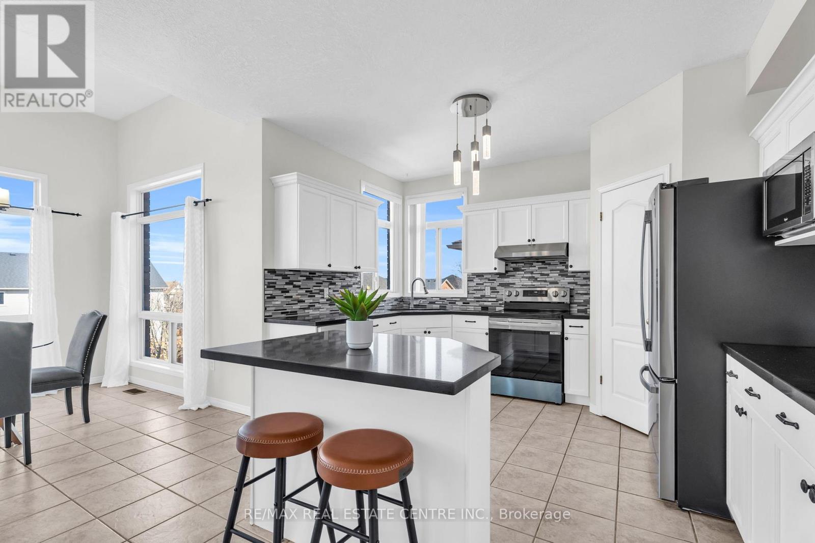 Detached at 27 CAMERON COURT, Orangeville