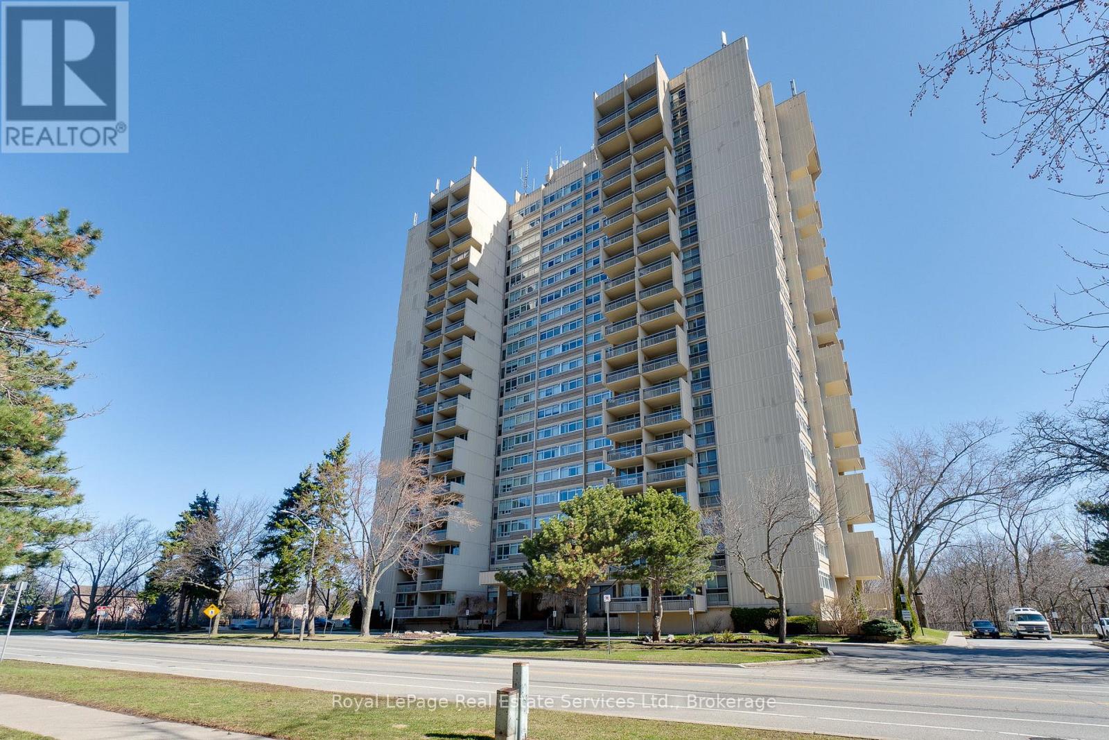 Apartment at 2004 - 1359 WHITE OAKS BOULEVARD, Oakville (FA Falgarwood)