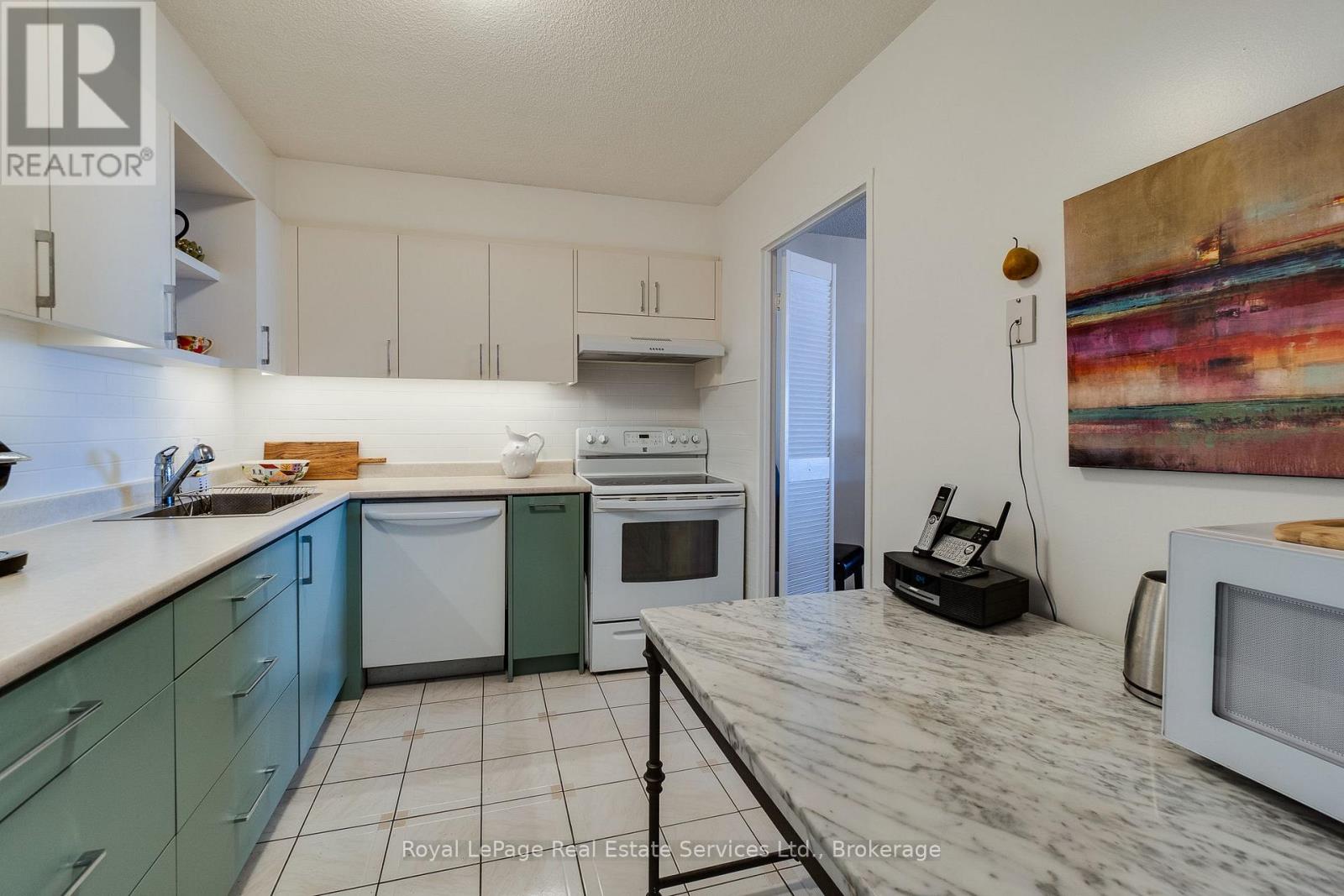 Apartment at 2004 - 1359 WHITE OAKS BOULEVARD, Oakville