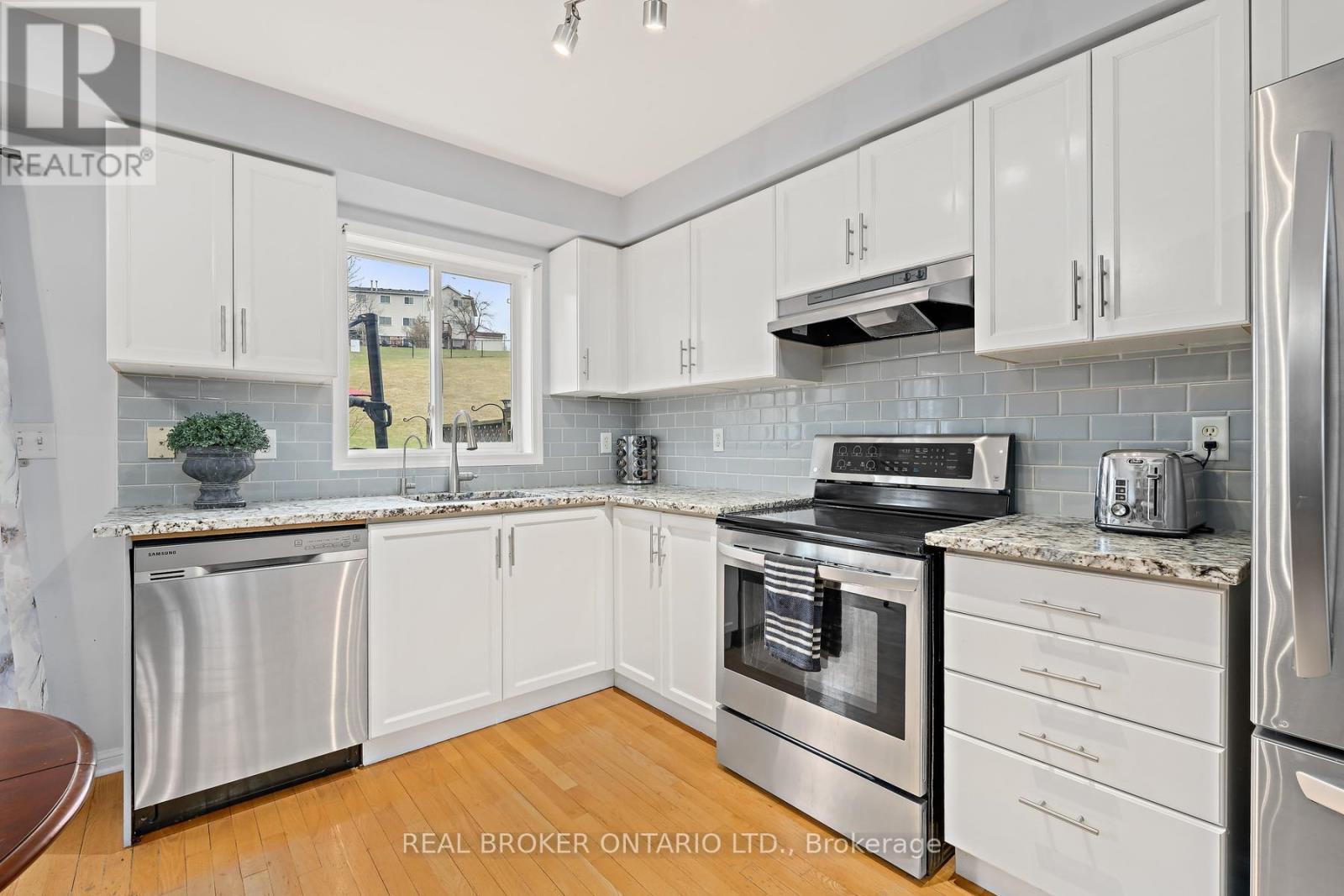 Townhouse at 42 - 42 PALOMINO TRAIL, Halton Hills