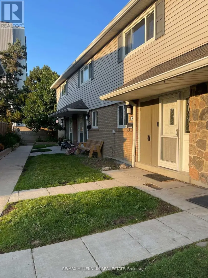 Townhouse at 52 VILLAGE COURT, Brampton