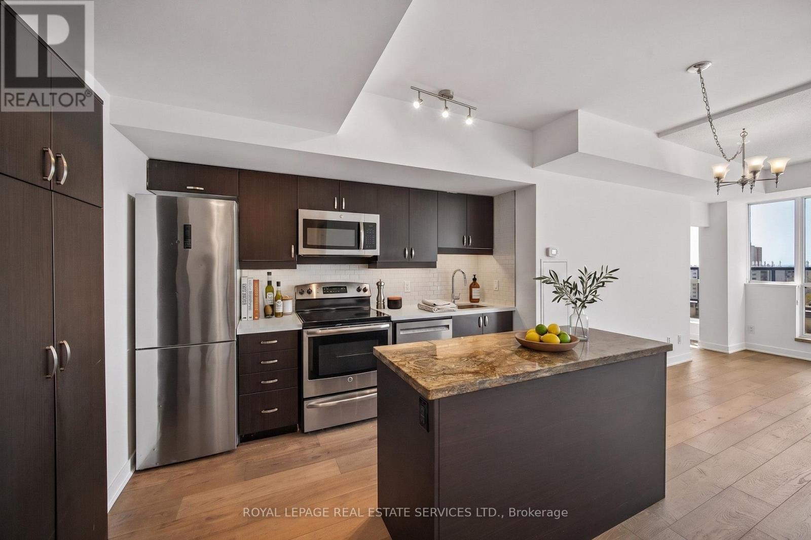 Apartment at 906 - 11 SUPERIOR AVENUE, Toronto