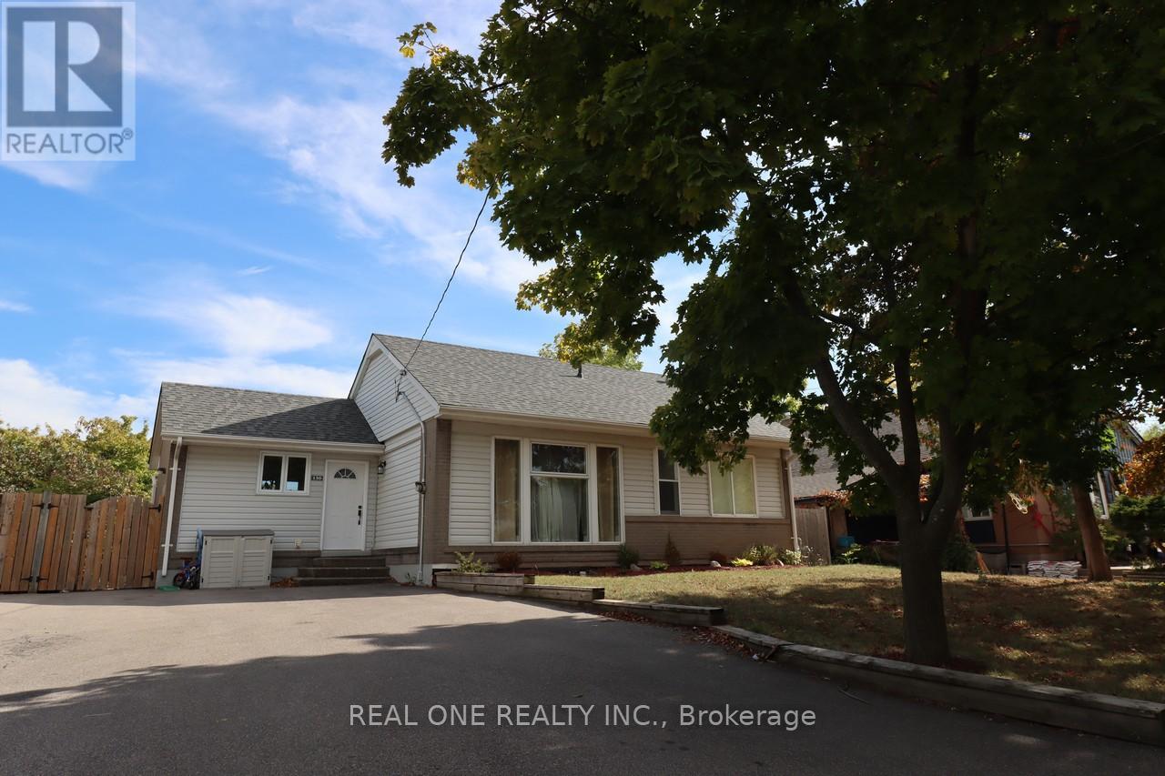 Detached at 130 MAYFIELD DRIVE, Oakville (CP College Park)