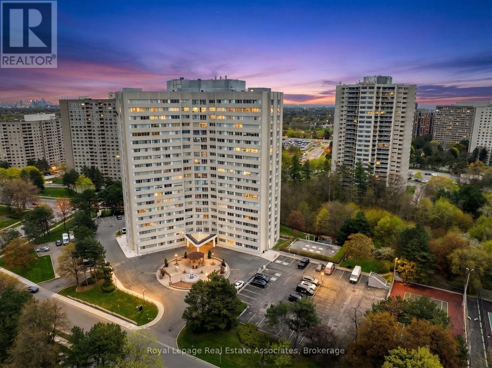 Apartment at 1602 - 3695 KANEFF CRESCENT, Mississauga (Mississauga Valleys)