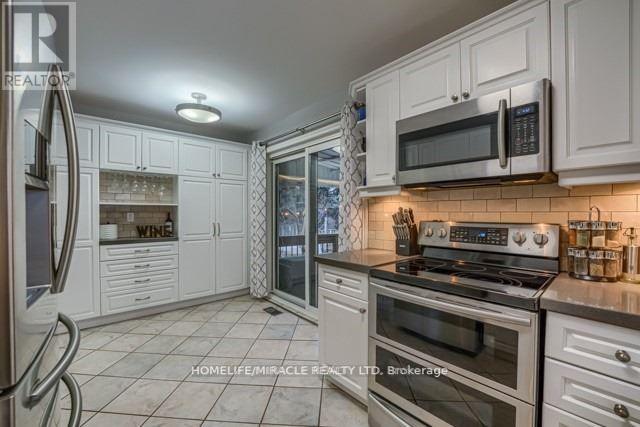 Detached at 4 DERWENT AVENUE, Brampton
