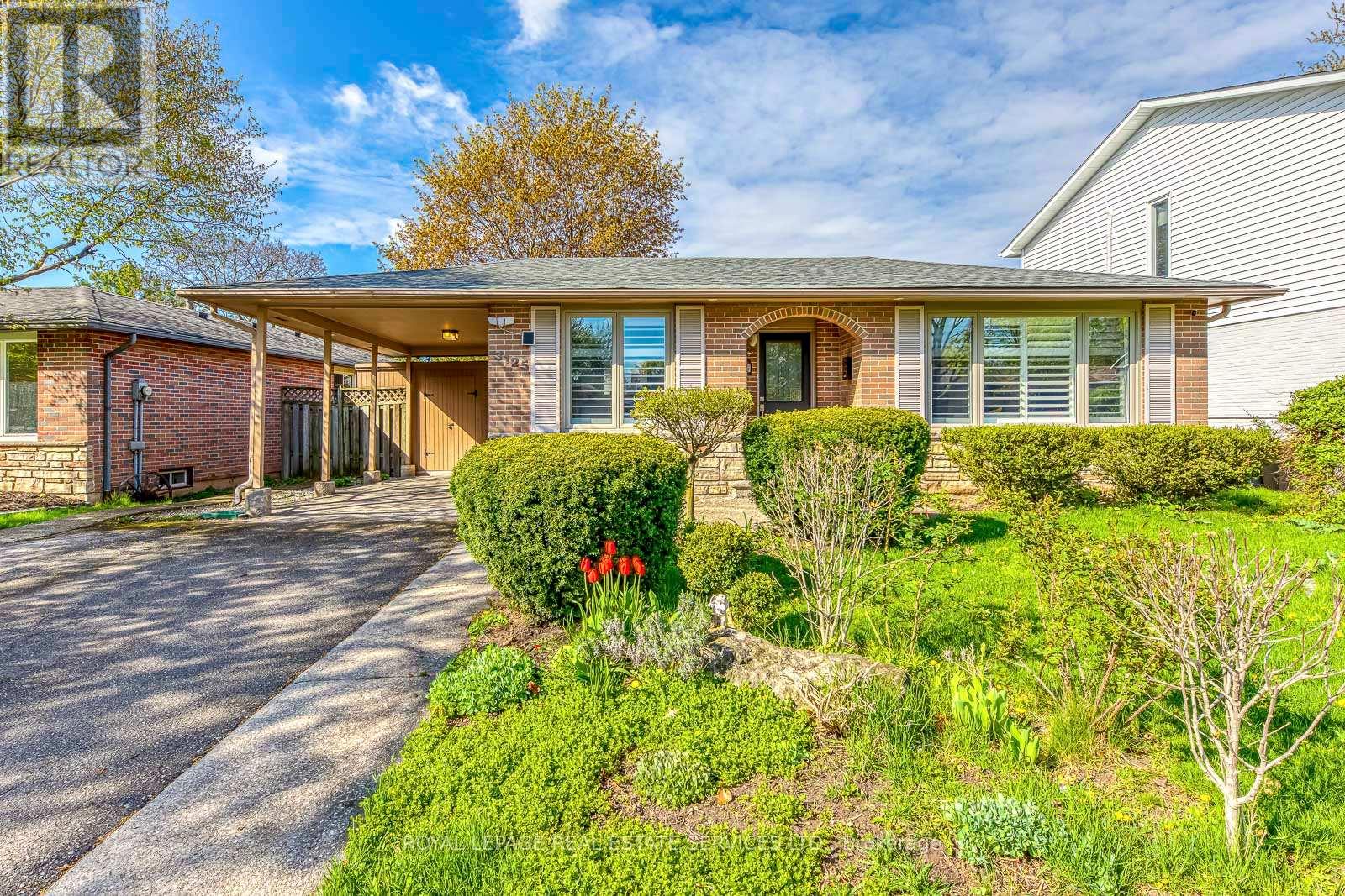 Detached at 3125 CENTENNIAL DRIVE, Burlington (Palmer)