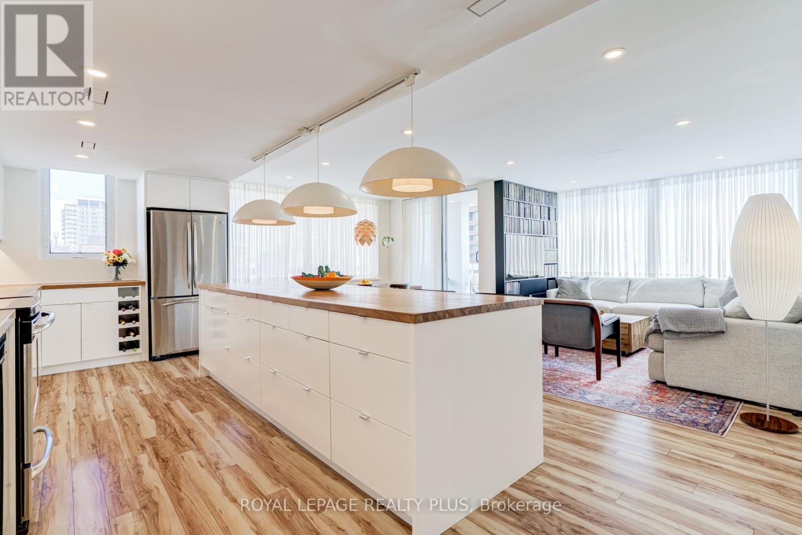Apartment at 1204 - 39 STAVEBANK ROAD, Mississauga (Port Credit)