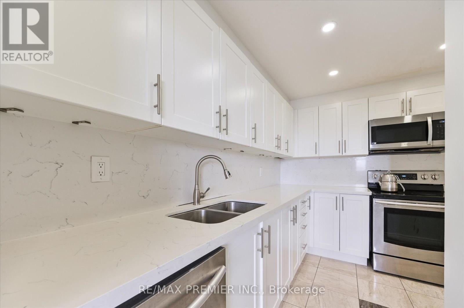 Apartment at 716 - 80 GRANDRAVINE DRIVE, Toronto (York University Heights)