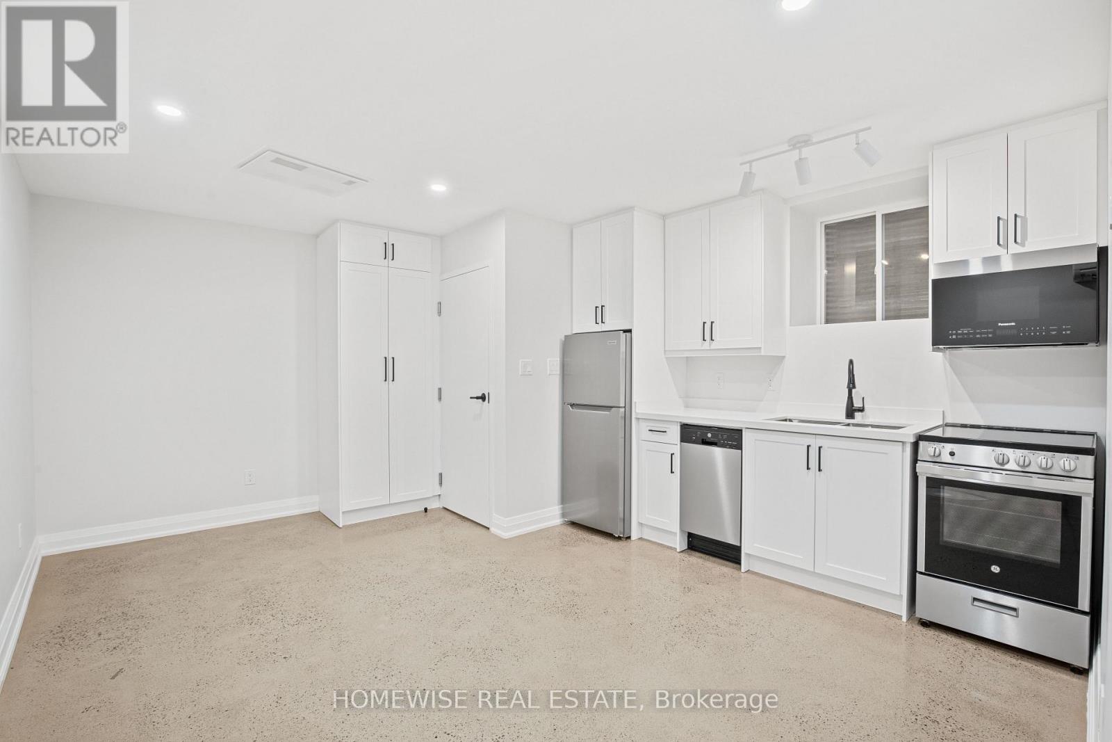 Townhouse at 5 - 2563 DUNDAS STREET W, Toronto (High Park North)