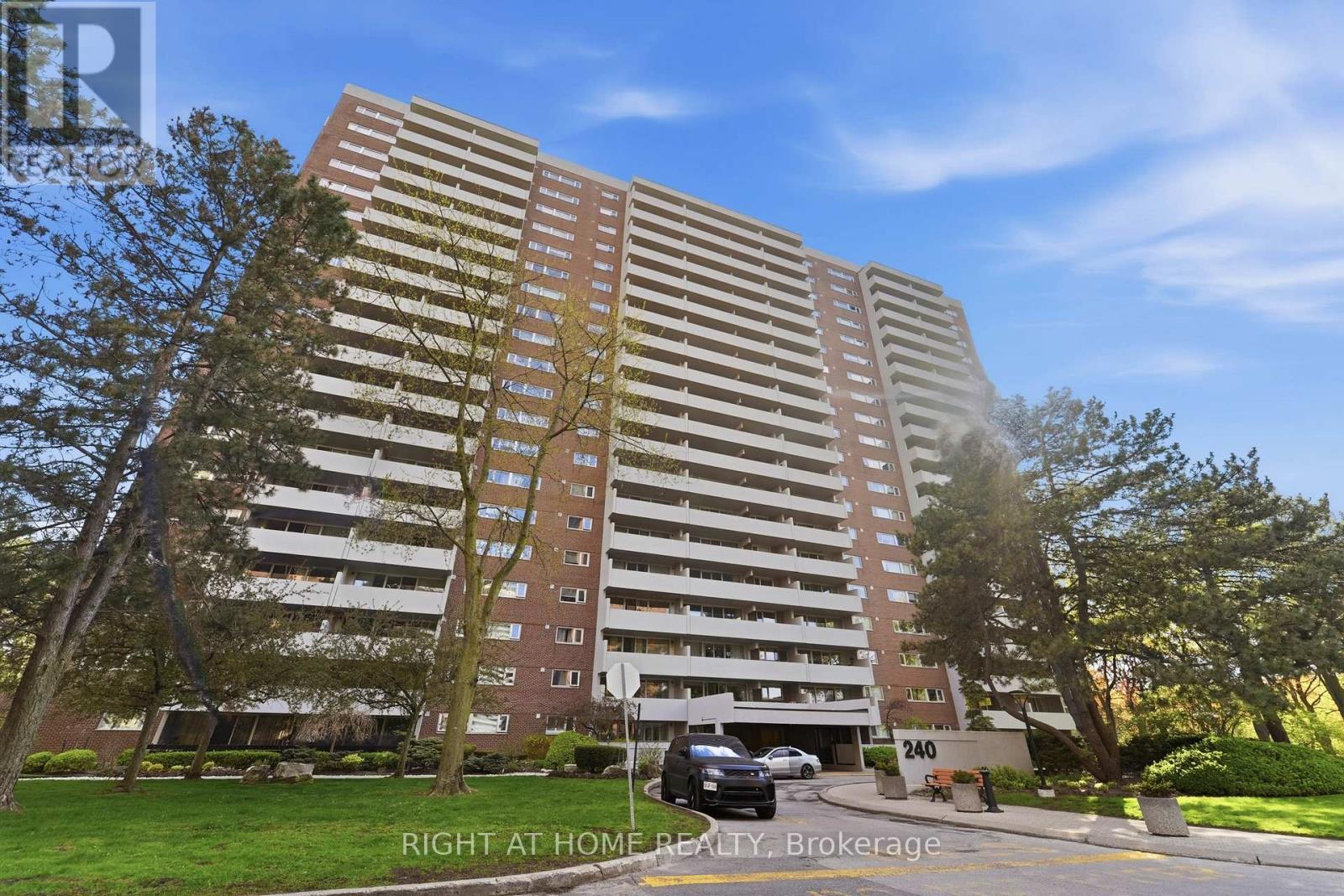 Apartment at 2011 - 240 SCARLETT ROAD, Toronto (Rockcliffe-Smythe)