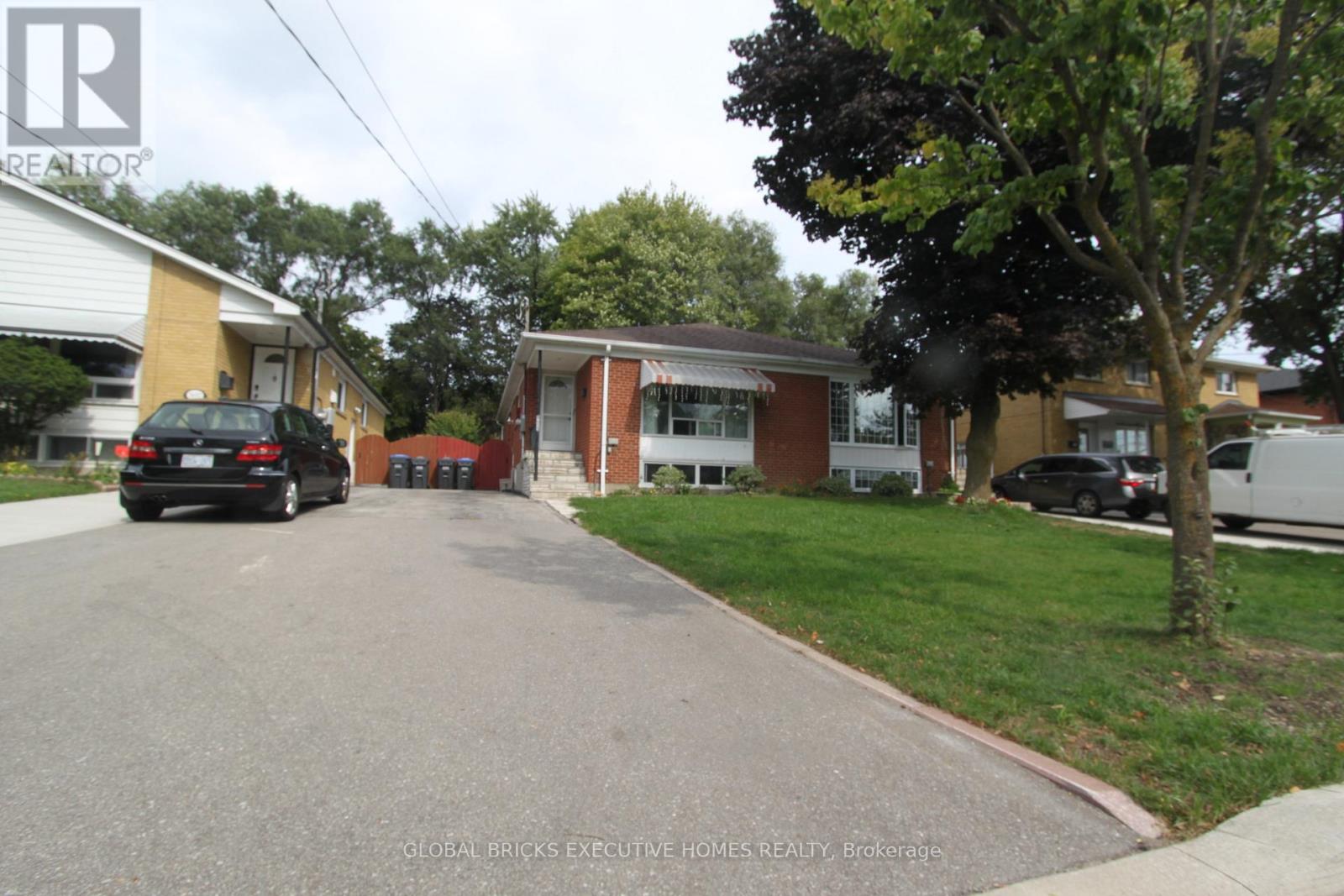 Semi-Detached/Link at 3653 ANNIVERSARY (LOWER) ROAD, Mississauga (Erindale)