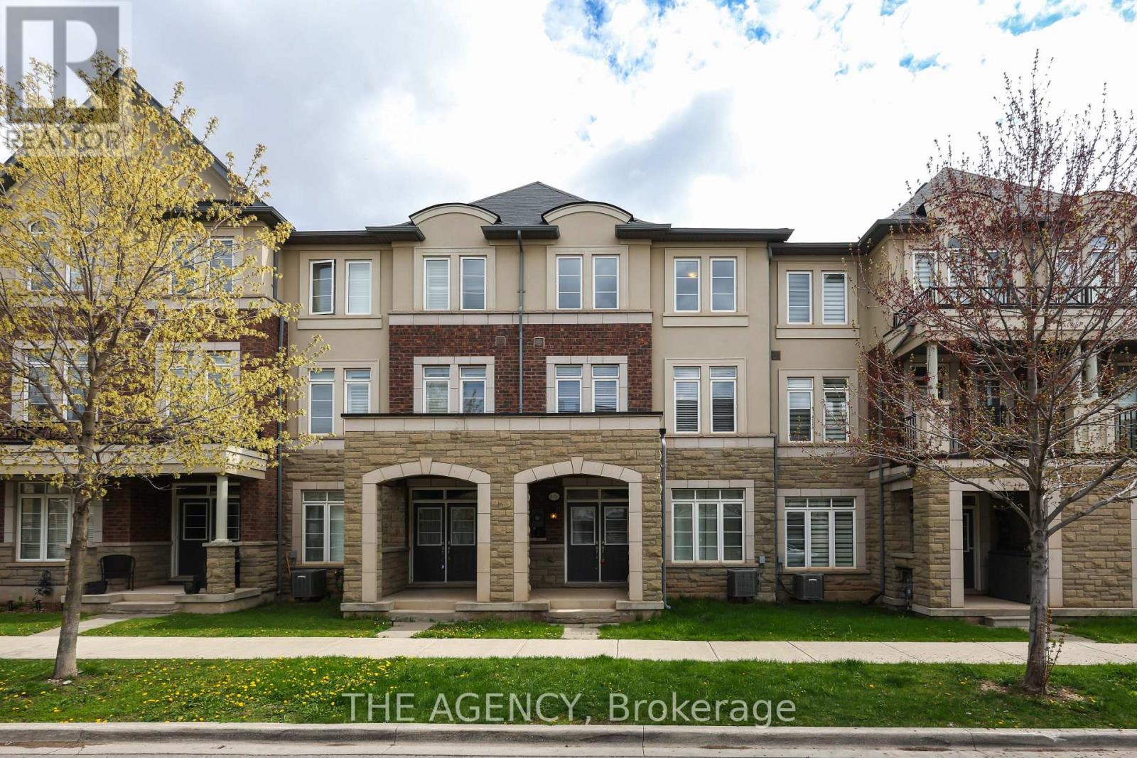 Townhouse at 3053 PRESERVE DRIVE, Oakville (GO Glenorchy)